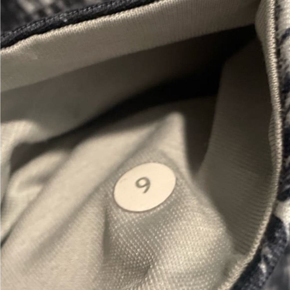 lululemon athletica Black and Gray Patterned Leggings - Picture 3 of 3